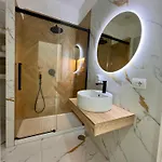 Partenope House 24 *