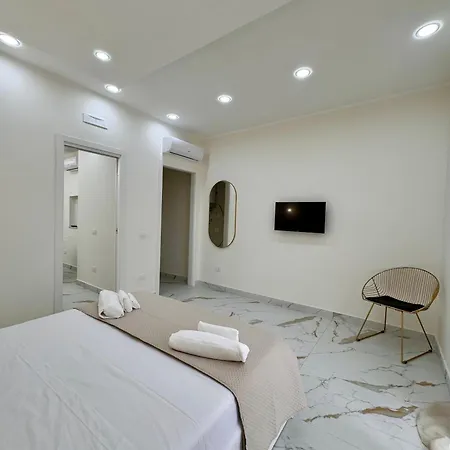 Partenope House 24 Апартаменты Неаполь