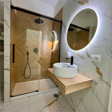 Partenope House 24 *